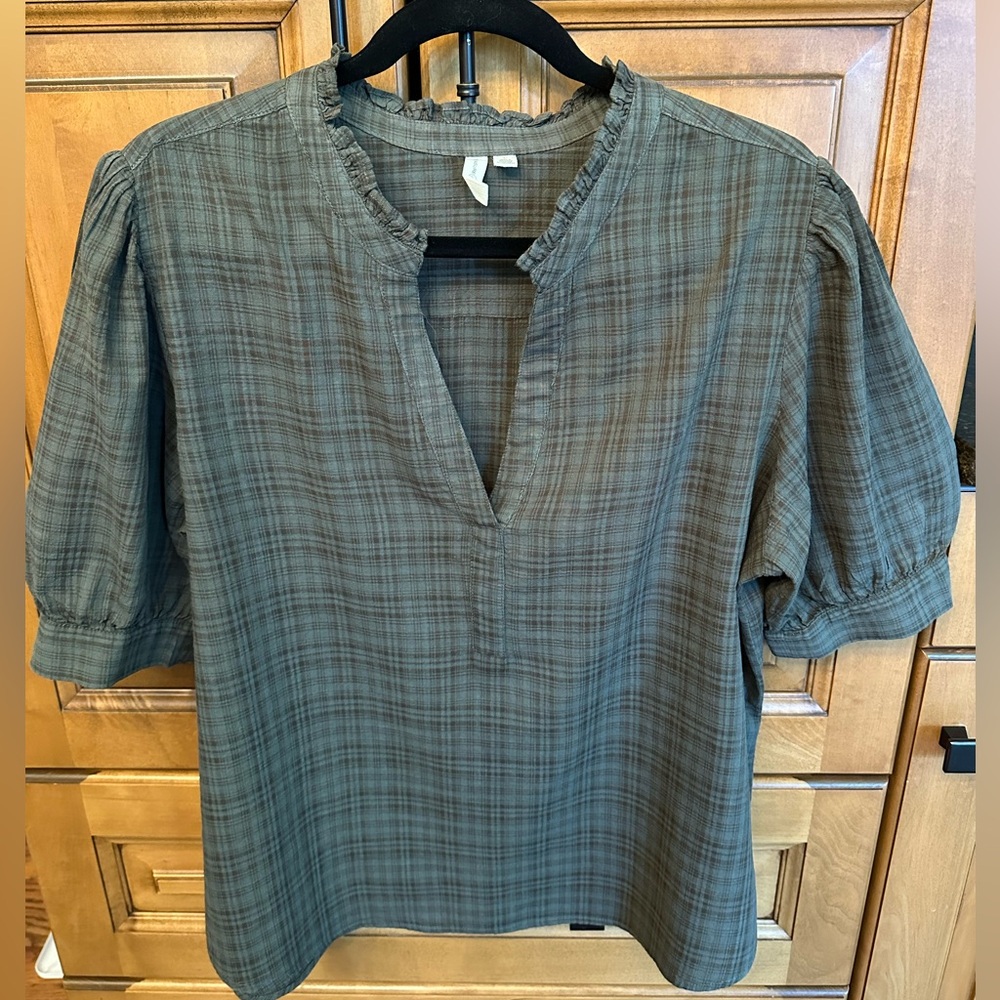 Split Neck Top (EUC) elbow sleeve